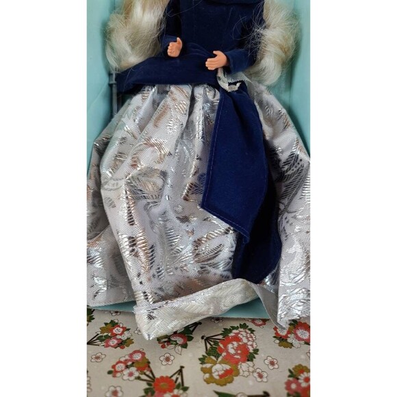 Avon Winter Velvet Barbie - Picture 5 of 10